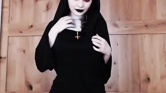 nataliagrey busty slut jerks off and cums