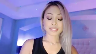 sincityvee pretty woman and her breasts