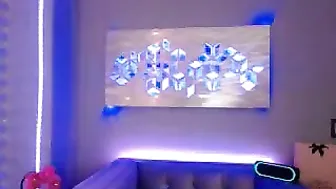 sincityvee impressive young lady puts on beautiful boobs