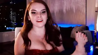 ivygrace beautiful lady pulls pussy