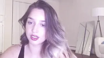 oliviaxorose Busty brunette