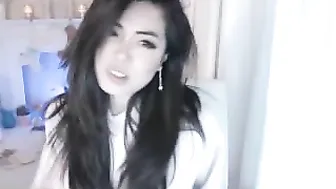 bunni_ black-haired nymph pulls pussy