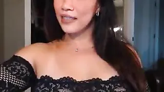 jade_lee cute babe rides a sex toy