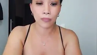 jade_lee crazy queen gently pulls the vagina