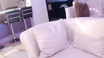 lili_jones latin slut brightly fingering shaved holes