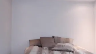 riley_parks cute girl shows sexy body