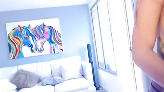 lili_jones attractive cockroach shows tanned body