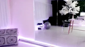 gingermfc playing with her ass and pussy