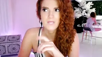 gingermfc playing with her ass and pussy