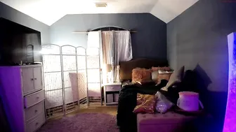 xo_morgan the charming female masturbates both holes