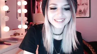 serafina adorable petite effectively jerking pussy