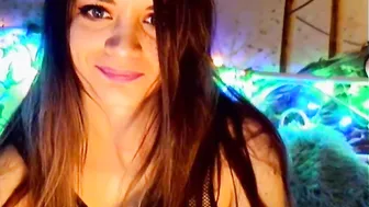 fluffinrayray busty woman posing in panties