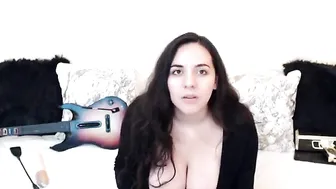 abellacartel great bitch wore a mask and fucks with a toy