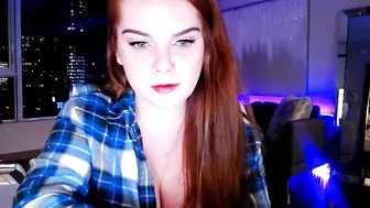 ivygrace slutty babe bares big tits