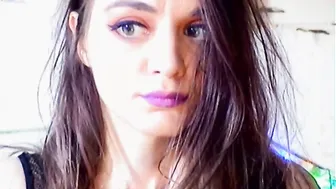 fluffinrayray Sultry brunette