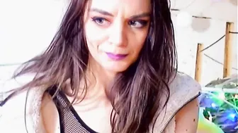 fluffinrayray Sultry brunette