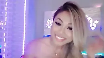 sincityvee whore chick caresses shaved cunt