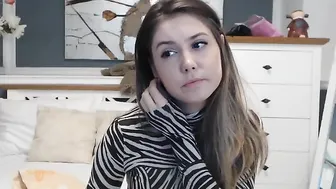 nelliecute petite hottie passionately jerks off her cunt