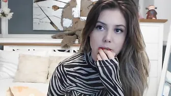 nelliecute petite hottie passionately jerks off her cunt