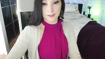 kellyheart fucks herself in front of the webcam