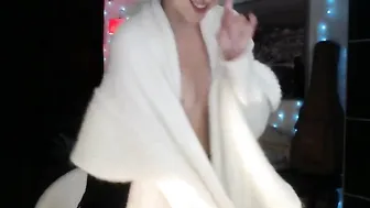 kellyheart whore babe masturbates pussy