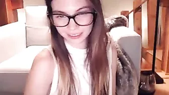carmen skinny bitch jerks pussy with dildo