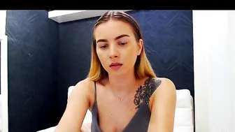 diamond_ocean graceful female admires beautiful tits