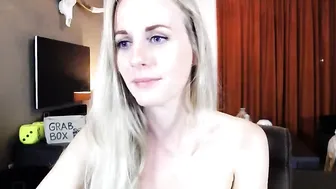 wildestkitten crazy woman fucks pussy with phallus