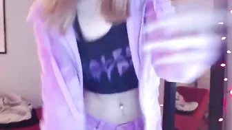 serafina pulls hand clit