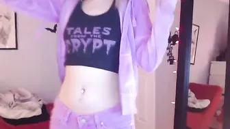 serafina pulls hand clit