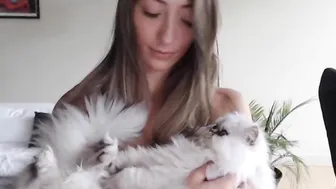 lilliecat babe masturbates with phallus