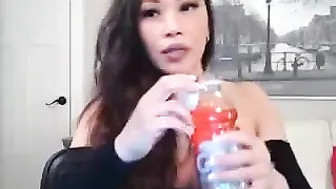 jade_lee Entertaining chick