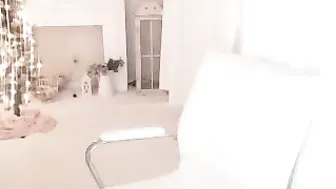 bunni_ demonstratively masturbating on cam