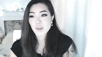 bunni_ juicy slut fucks pussy with phallus