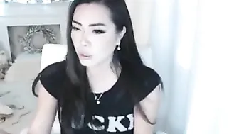 bunni_ juicy slut fucks pussy with phallus