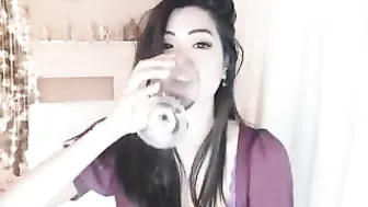 bunni_ impressive babe plays her vagina with sex toy