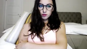 captfran mature chick pulls pussy