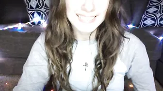 clara pretty hottie fucks herself