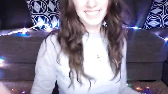 clara pretty hottie fucks herself