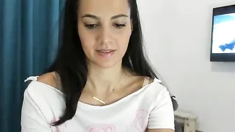 dream_o gorgeous teen showing off natural boobs