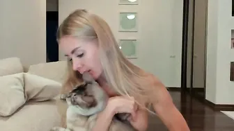 smart_cat Exciting striptease