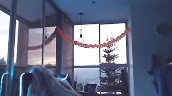 mariewana sexy hottie fucks both holes