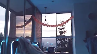 mariewana sexy hottie fucks both holes