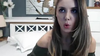 nelliecute hot chick rides phallus