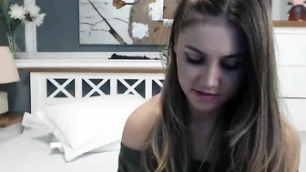 nelliecute hot chick rides phallus