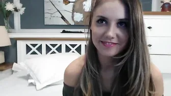 nelliecute hot chick rides phallus