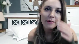 nelliecute hot chick rides phallus