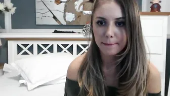 nelliecute hot chick rides phallus