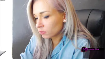 debralee gorgeous chick fucks pussy with phallus