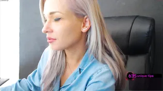 debralee gorgeous chick fucks pussy with phallus